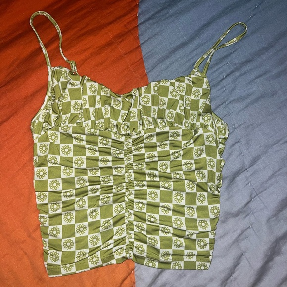 UO Kelsey Ruched Cropped Cami - Picture 4 of 4